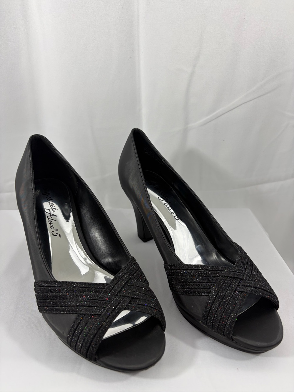 NWT Easy Street Women’s Size 8N Black Peep-Toe Heels